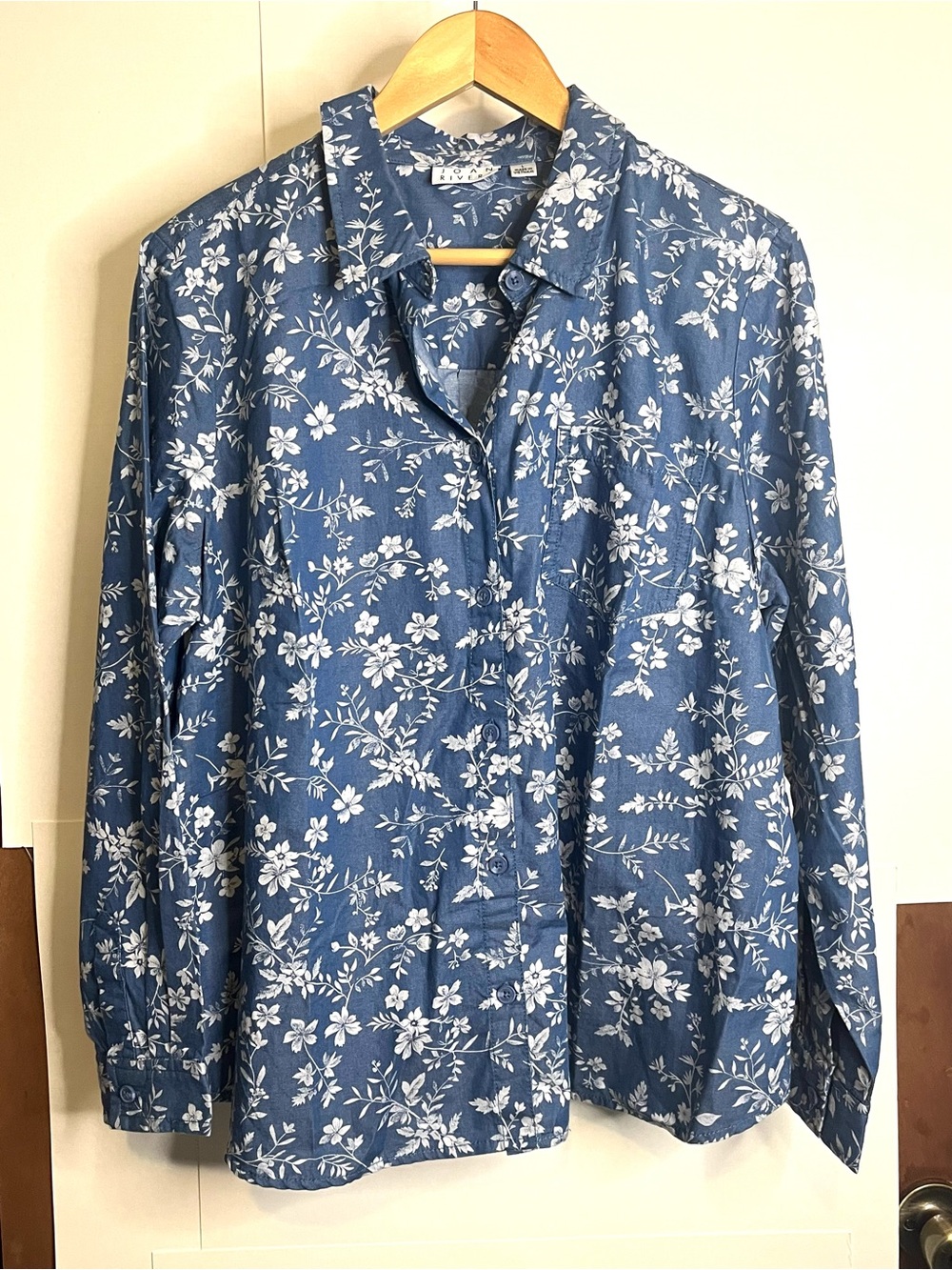Joan Rivers Women’s Size L Blue w/ White Floral Cotton Button-Down Shirt